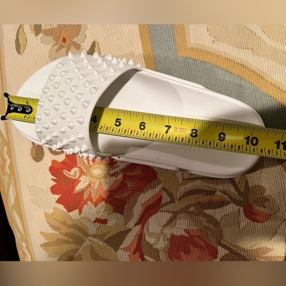 New Christian Louboutin White Leather Pool Sandals with White Spikes 41EU/8US - Picture 15 of 15